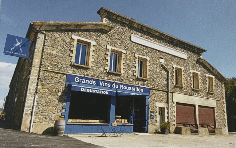 Mas Llossanes wine shop picture.