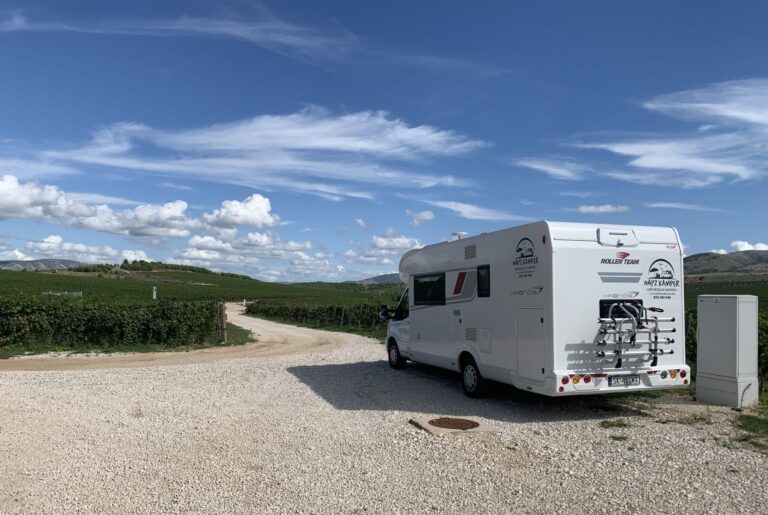 Kamper w Winiarni Testament.